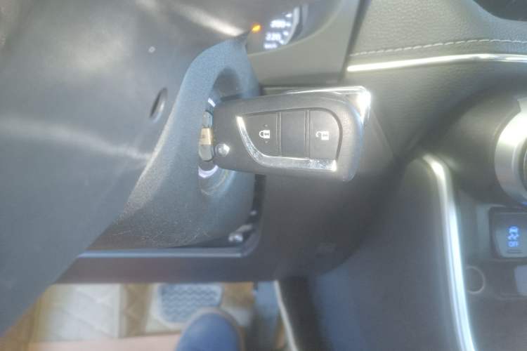 Used Toyota Wildlander 2020 2.0L CVT Two-Wheel Drive Leading Edition Vehicle Key