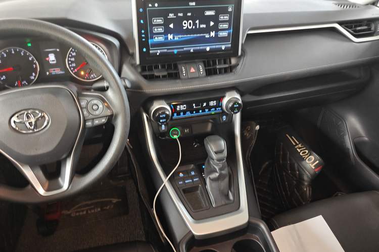 Used Toyota Wildlander 2020 2.0L CVT Two-Wheel Drive Luxury Edition Audio And AC Panel