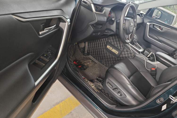 Used Toyota Wildlander 2020 2.0L CVT Two-Wheel Drive Luxury Edition Driver Seat