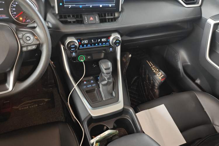 Used Toyota Wildlander 2020 2.0L CVT Two-Wheel Drive Luxury Edition Gear Lever