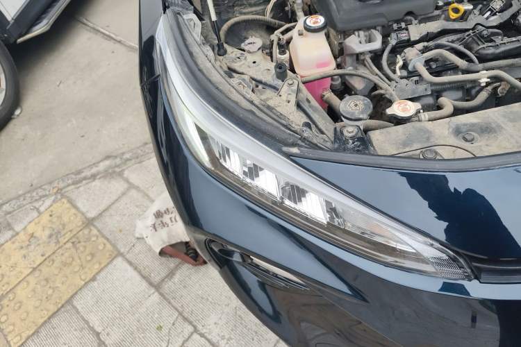 Used Toyota Wildlander 2020 Dual-Motor 2.5L E-CVT Four-Wheel Drive Luxury Edition Right Front Headlight