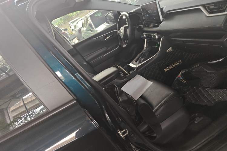 Used Toyota Wildlander 2020 2.0L CVT Two-Wheel Drive Luxury Edition Right Front Seat