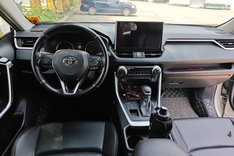 Used Toyota Wildlander 2020 2.0L CVT 4x4 Luxury Edition Center Console