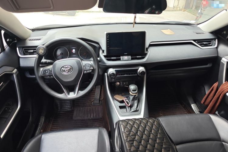 Used Toyota Wildlander 2020 2.0L CVT 4x4 Luxury Edition Center Console