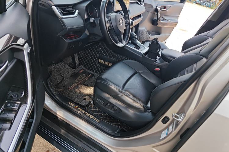 Used Toyota Wildlander 2020 2.0L CVT 4x4 Luxury Edition Driver Seat