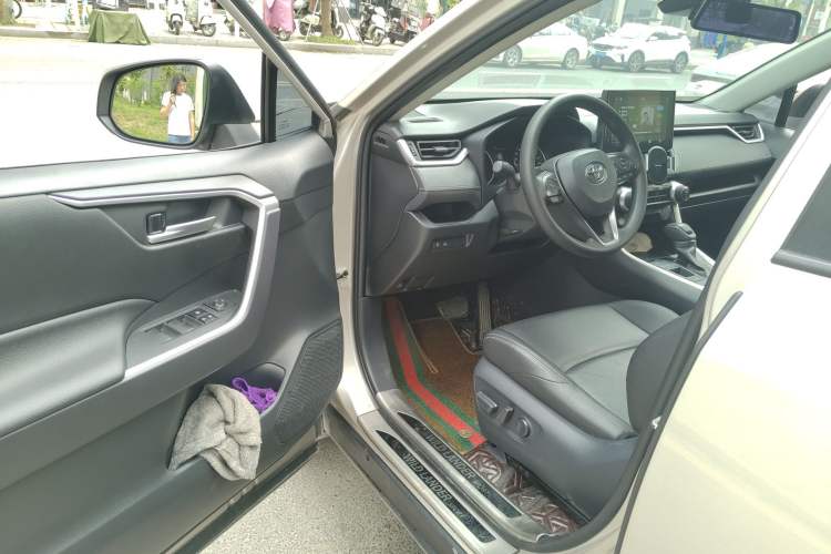 Used Toyota Wildlander 2020 Dual-Engine 2.5L E-CVT Two-Wheel Drive Luxury Edition Driver Seat