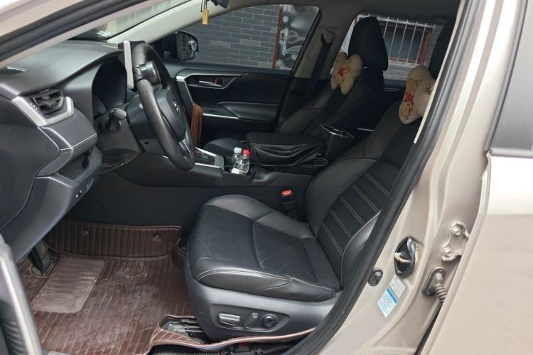 Used Toyota Wildlander 2020 2.0L CVT 4x4 Luxury Edition Left Front Seat