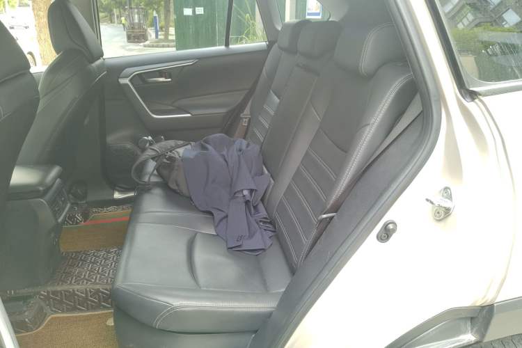 Used Toyota Wildlander 2020 Dual-Engine 2.5L E-CVT Two-Wheel Drive Luxury Edition Left Rear Seat