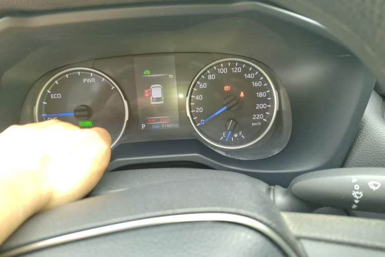 Used Toyota Wildlander 2020 Dual-Engine 2.5L E-CVT Two-Wheel Drive Luxury Edition Odometer Close Up