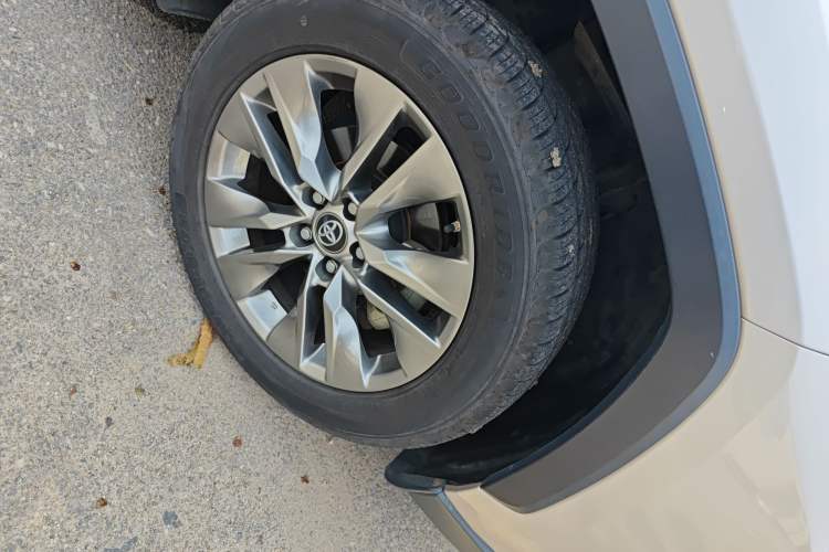 Used Toyota Wildlander 2020 2.0L CVT 4x4 Luxury Edition Right Front Wheel Hub