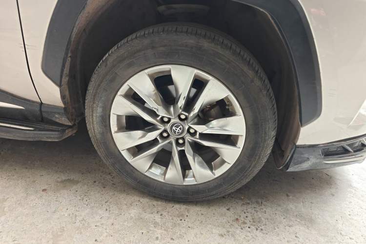 Used Toyota Wildlander 2020 2.0L CVT 4x4 Luxury Edition Right Front Wheel Hub