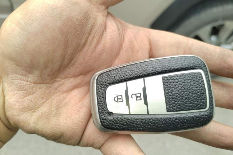 Used Toyota Wildlander 2020 Dual-Engine 2.5L E-CVT Two-Wheel Drive Luxury Edition Vehicle Key