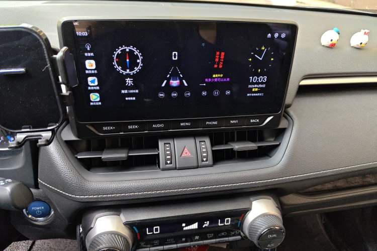 Used Toyota Wildlander 2020 Dual-Motor 2.5L E-CVT Four-Wheel Drive Luxury Edition Audio And AC Panel