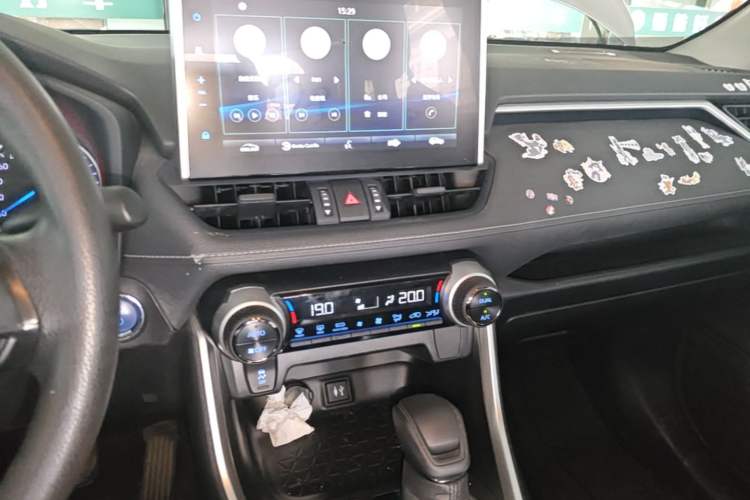 Used Toyota Wildlander 2020 Dual-Motor 2.5L E-CVT Four-Wheel Drive Luxury Edition Audio And AC Panel