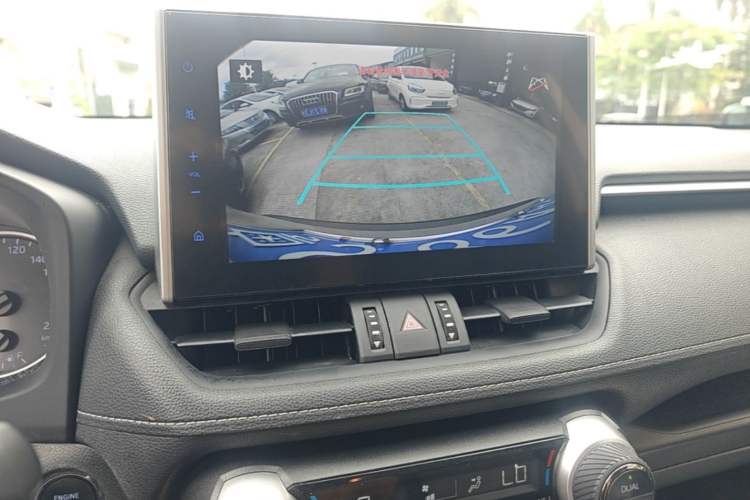 Used Toyota Wildlander 2020 2.0L CVT Two-Wheel Drive Luxury Edition Audio And AC Panel