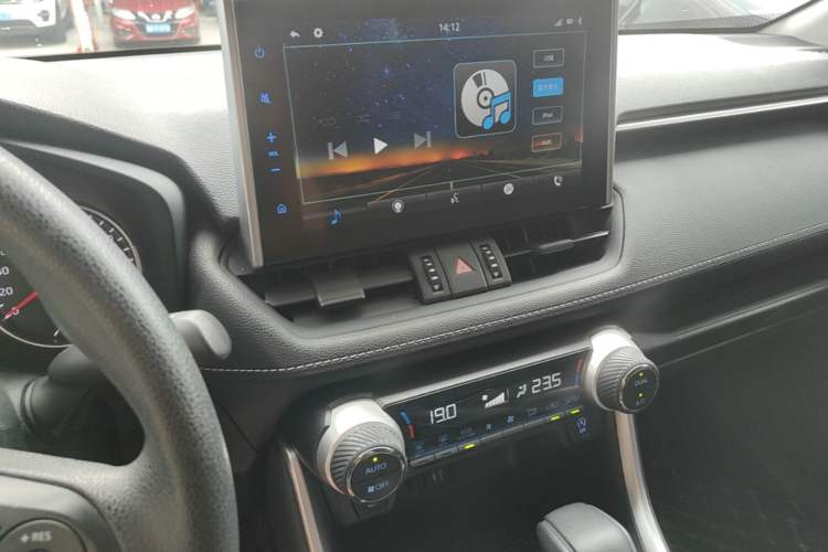 Used Toyota Wildlander 2020 2.0L CVT Two-Wheel Drive Luxury Edition Audio And AC Panel