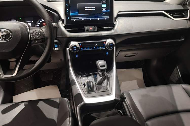 Used Toyota Wildlander 2020 2.0L CVT Two-Wheel Drive Luxury Edition Audio And AC Panel