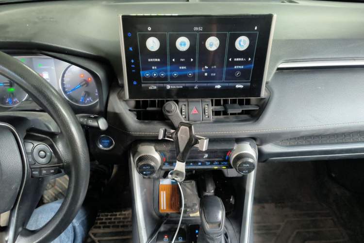 Used Toyota Wildlander 2020 Dual-Motor 2.5L E-CVT Four-Wheel Drive Luxury Edition Audio And AC Panel