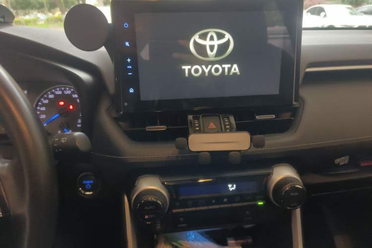 Used Toyota Wildlander 2020 Dual-Engine 2.5L E-CVT Two-Wheel Drive Prestige Edition Audio And AC Panel