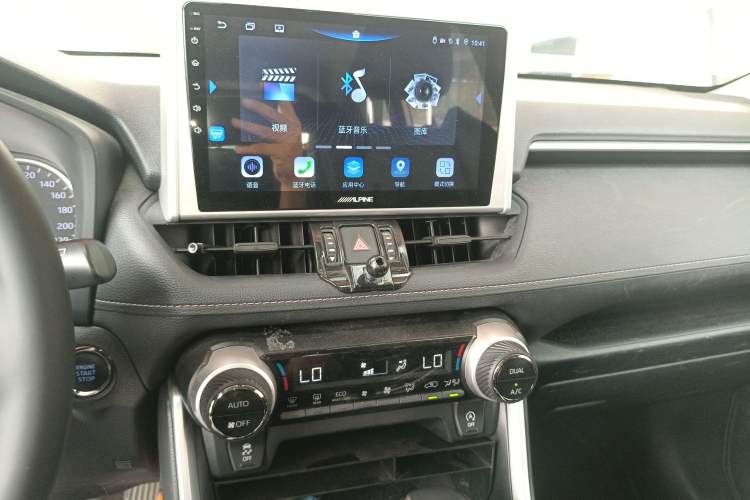 Used Toyota Wildlander 2020 2.0L CVT Two-Wheel Drive Luxury Edition Audio And AC Panel