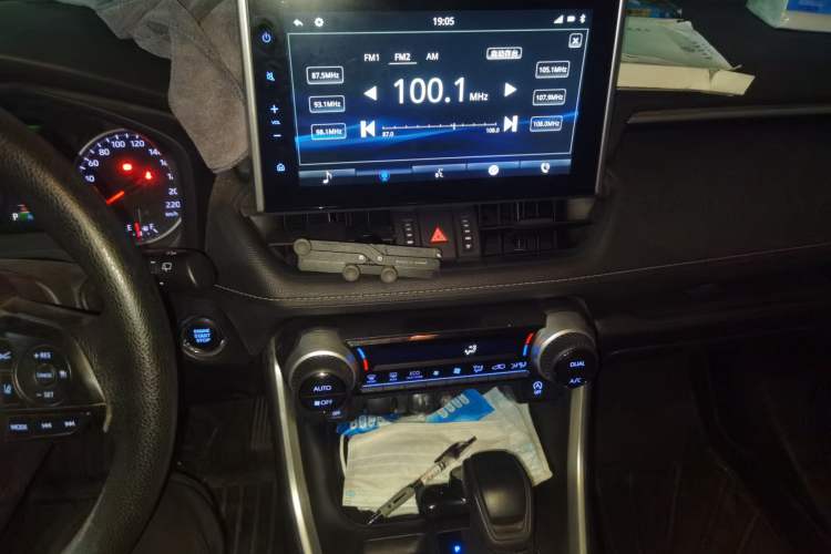Used Toyota Wildlander 2020 2.0L CVT Two-Wheel Drive Luxury Edition Audio And AC Panel