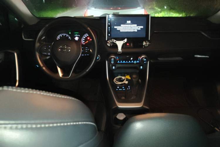 Used Toyota Wildlander 2020 2.0L CVT Two-Wheel Drive Luxury Edition Center Console