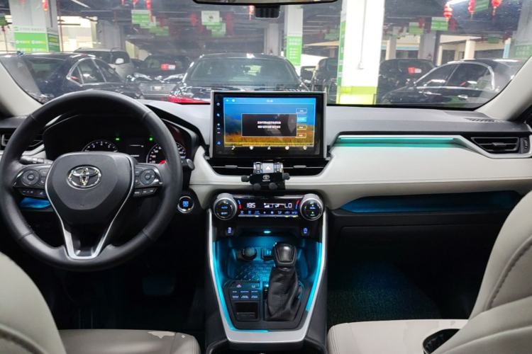 Used Toyota Wildlander 2020 2.0L CVT 4x4 Luxury Edition Center Console