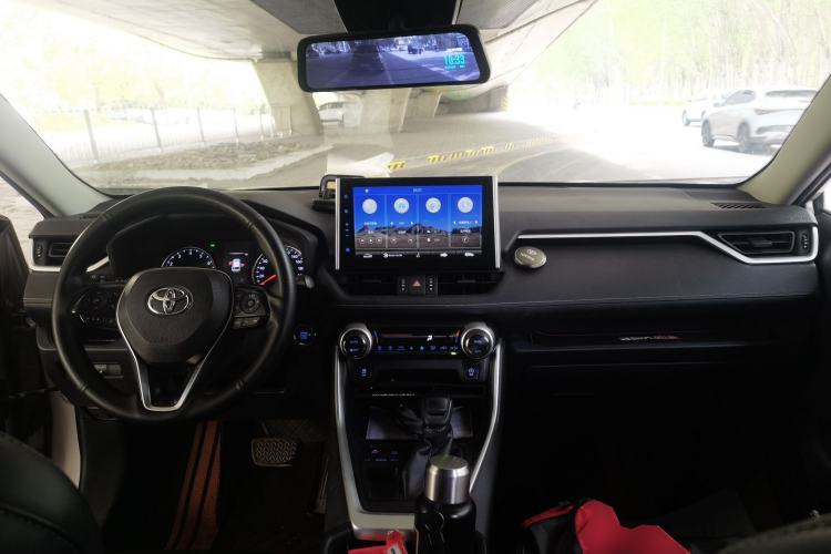 Used Toyota Wildlander 2020 2.0L CVT Two-Wheel Drive Luxury Edition Center Console