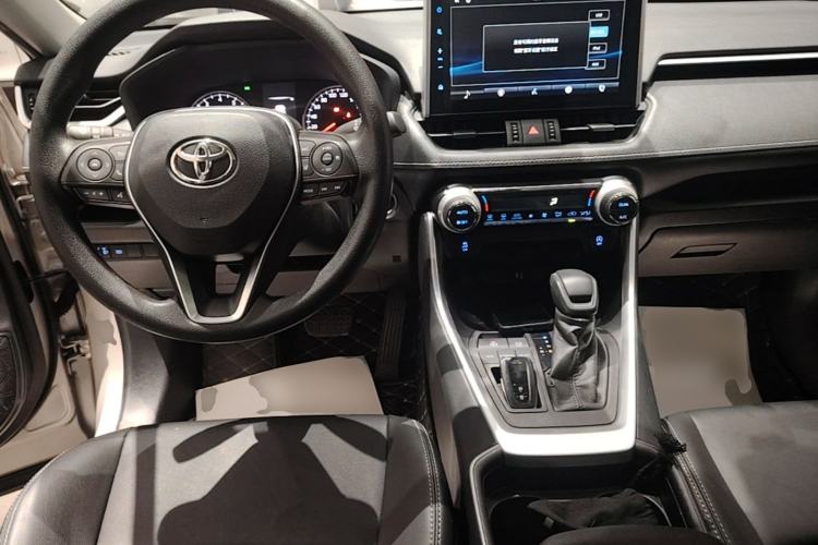 Used Toyota Wildlander 2020 2.0L CVT Two-Wheel Drive Luxury Edition Center Console