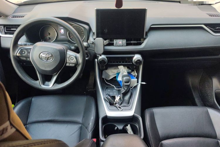 Used Toyota Wildlander 2020 2.0L CVT Two-Wheel Drive Luxury Edition Center Console