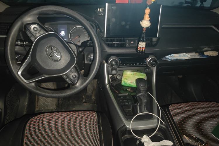 Used Toyota Wildlander 2020 2.0L CVT 4x4 Luxury Edition Center Console