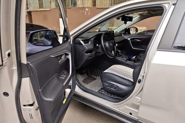 Used Toyota Wildlander 2020 Dual-Motor 2.5L E-CVT Four-Wheel Drive Luxury Edition Driver Seat