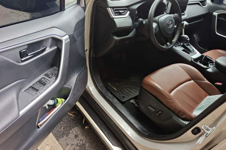 Used Toyota Wildlander 2020 2.0L CVT Two-Wheel Drive Leading Edition Driver Seat