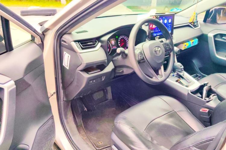Used Toyota Wildlander 2020 2.0L CVT Two-Wheel Drive Luxury Edition Driver Seat