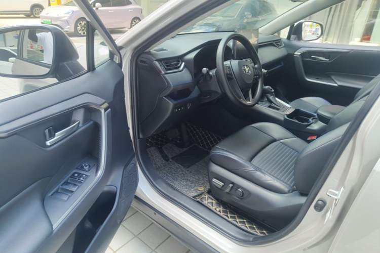 Used Toyota Wildlander 2020 2.0L CVT Two-Wheel Drive Tech Edition Driver Seat