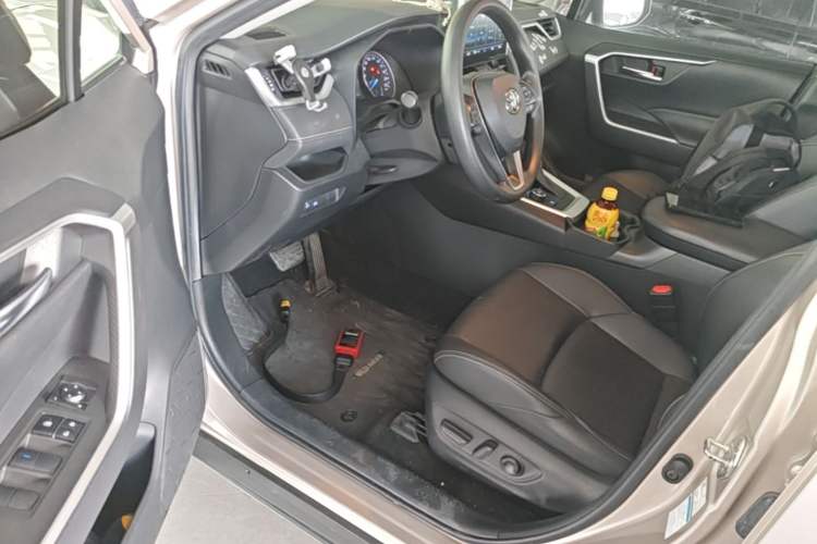 Used Toyota Wildlander 2020 Dual-Motor 2.5L E-CVT Four-Wheel Drive Luxury Edition Driver Seat