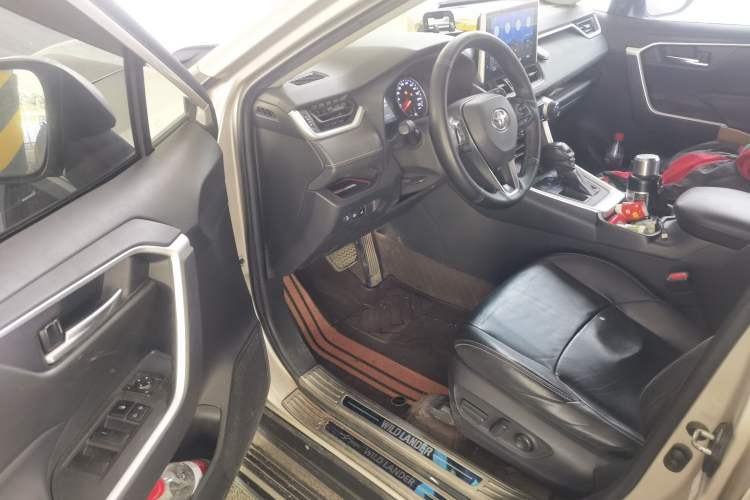 Used Toyota Wildlander 2020 2.0L CVT Two-Wheel Drive Luxury Edition Driver Seat