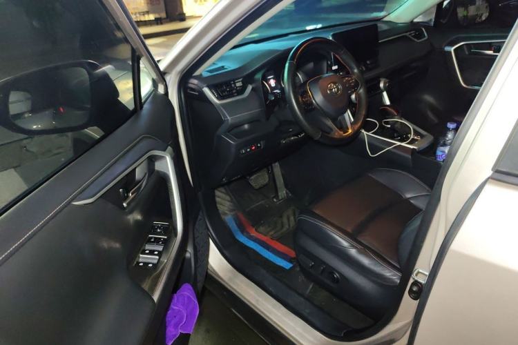 Used Toyota Wildlander 2020 Dual-Engine 2.5L E-CVT Two-Wheel Drive Luxury Edition Driver Seat