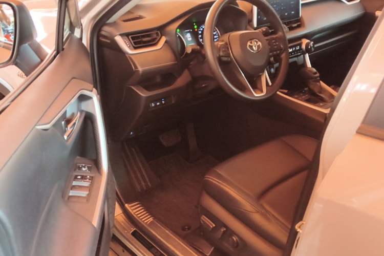 Used Toyota Wildlander 2020 Dual-Engine 2.5L E-CVT Two-Wheel Drive Luxury Edition Driver Seat