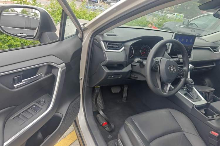 Used Toyota Wildlander 2020 2.0L CVT Two-Wheel Drive Luxury Edition Driver Seat