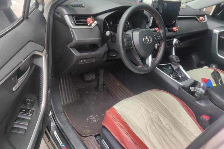 Used Toyota Wildlander 2020 2.0L CVT Two-Wheel Drive Luxury Edition Driver Seat