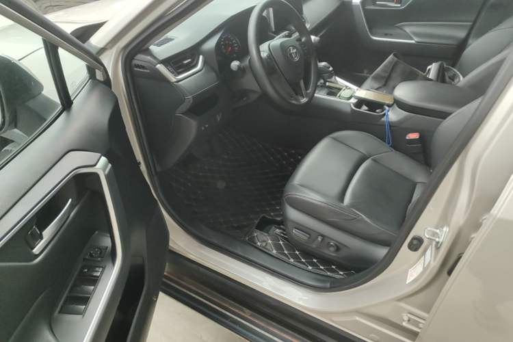 Used Toyota Wildlander 2020 2.0L CVT Two-Wheel Drive Luxury Edition Driver Seat