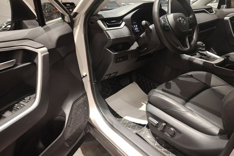 Used Toyota Wildlander 2020 2.0L CVT Two-Wheel Drive Luxury Edition Driver Seat
