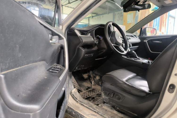 Used Toyota Wildlander 2020 Dual-Motor 2.5L E-CVT Four-Wheel Drive Luxury Edition Driver Seat
