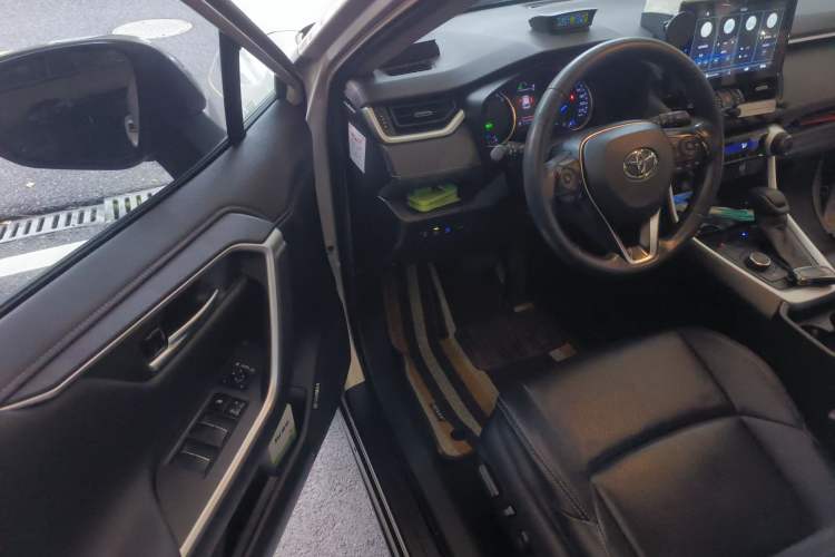 Used Toyota Wildlander 2020 Dual-Engine 2.5L E-CVT Two-Wheel Drive Prestige Edition Driver Seat