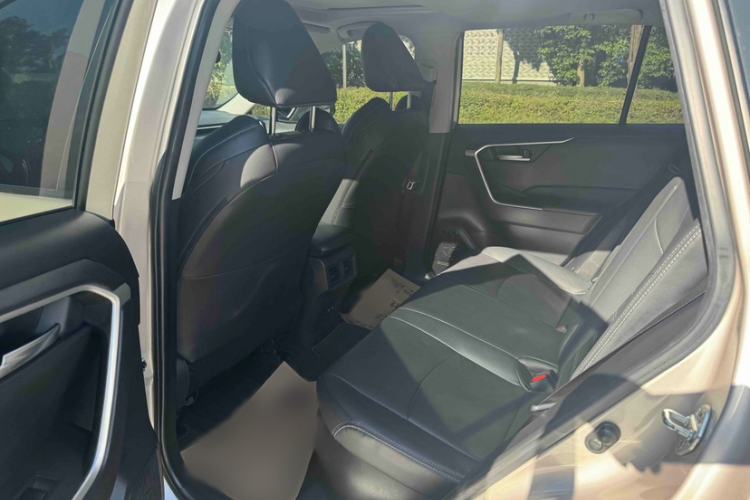 Used Toyota Wildlander 2020 Dual-Engine 2.5L E-CVT Two-Wheel Drive Luxury Edition Exterior 11