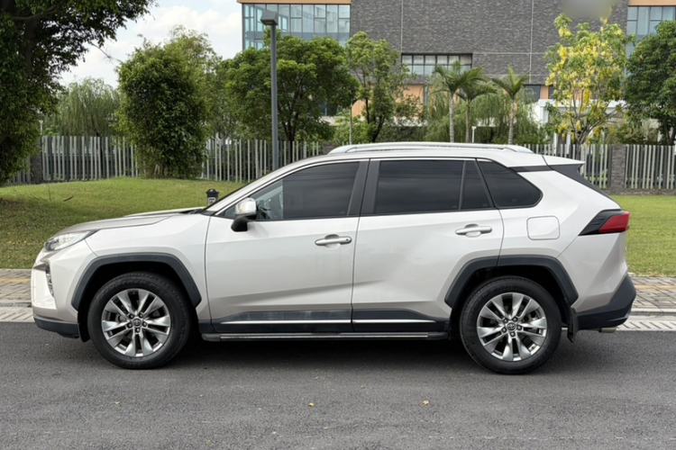 Used Toyota Wildlander 2020 2.0L CVT Two-Wheel Drive Luxury Edition Exterior 4