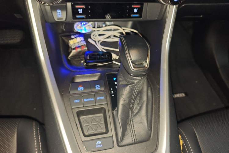 Used Toyota Wildlander 2020 Dual-Engine 2.5L E-CVT Two-Wheel Drive Prestige Edition Gear Lever