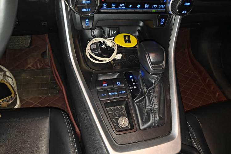 Used Toyota Wildlander 2020 2.0L CVT Two-Wheel Drive Luxury Edition Gear Lever