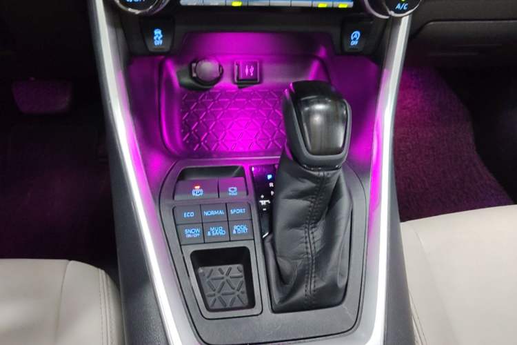 Used Toyota Wildlander 2020 2.0L CVT 4x4 Luxury Edition Gear Lever